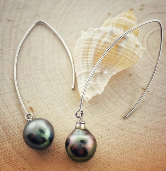 Sterling silver dangle earrings with a 10-11mm Tahitian cultured pearl. *Sold, please inquire about special ordering*