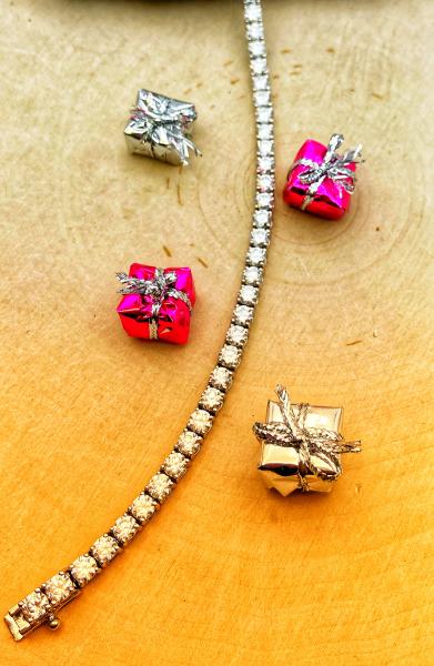 14 karat white gold 7.00ctw lab grown VS/EF diamond 7" tennis bracelet. $7300.00