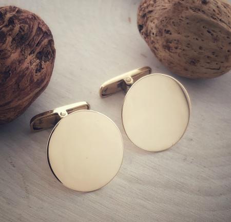18 karat yellow gold cuff links. $950.00 - Includes engraving