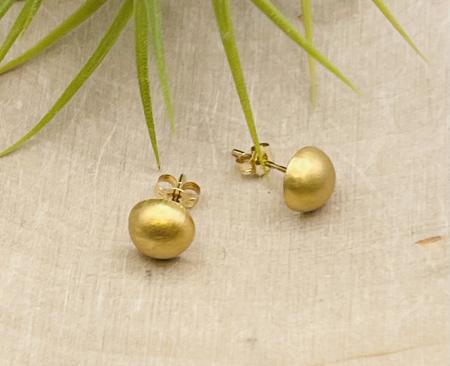 14 karat yellow gold brushed button 7mm stud earrings. $75.00