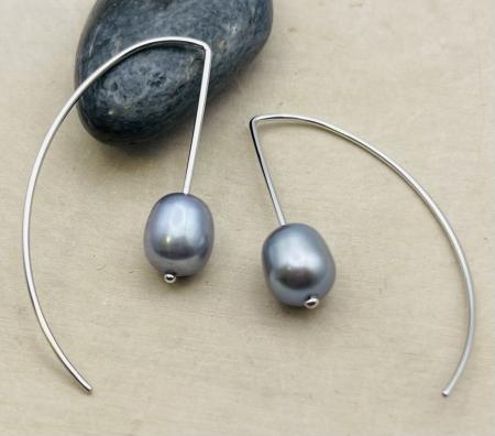 Sterling silver curved threader with grey freshwater pearl. $85.00